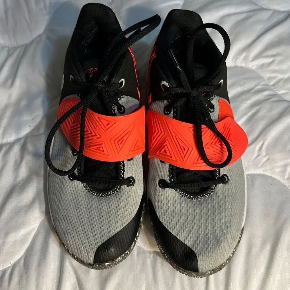 Nike Kidzen Fly Trap Size 6 Youth